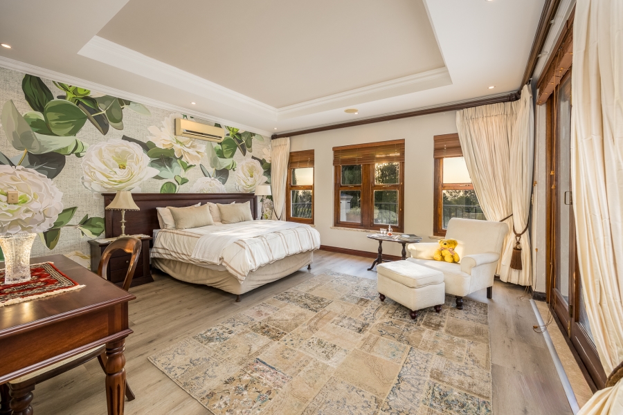 6 Bedroom Property for Sale in Klein Zevenwacht Western Cape